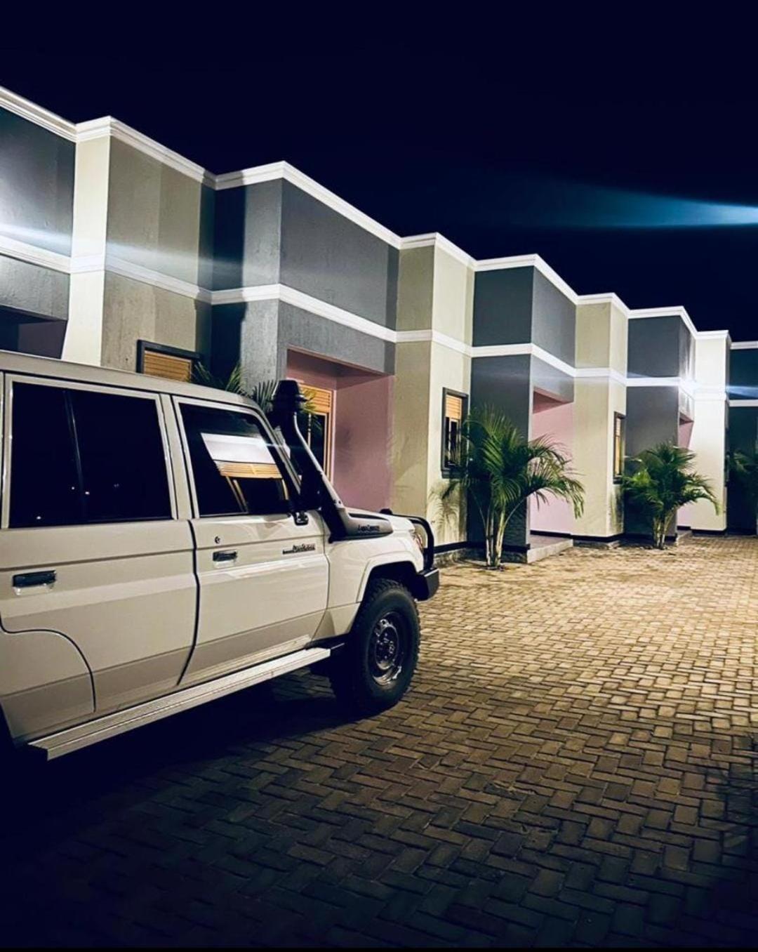 Onyx Motel And Suites Mbarara Bagian luar foto