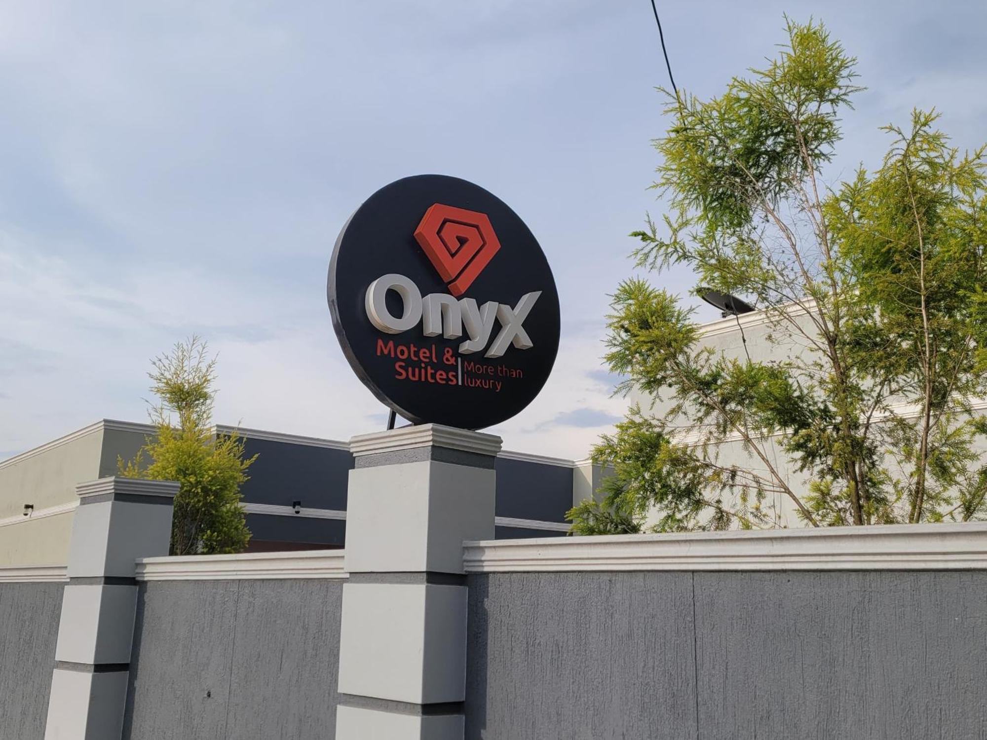 Onyx Motel And Suites Mbarara Bagian luar foto