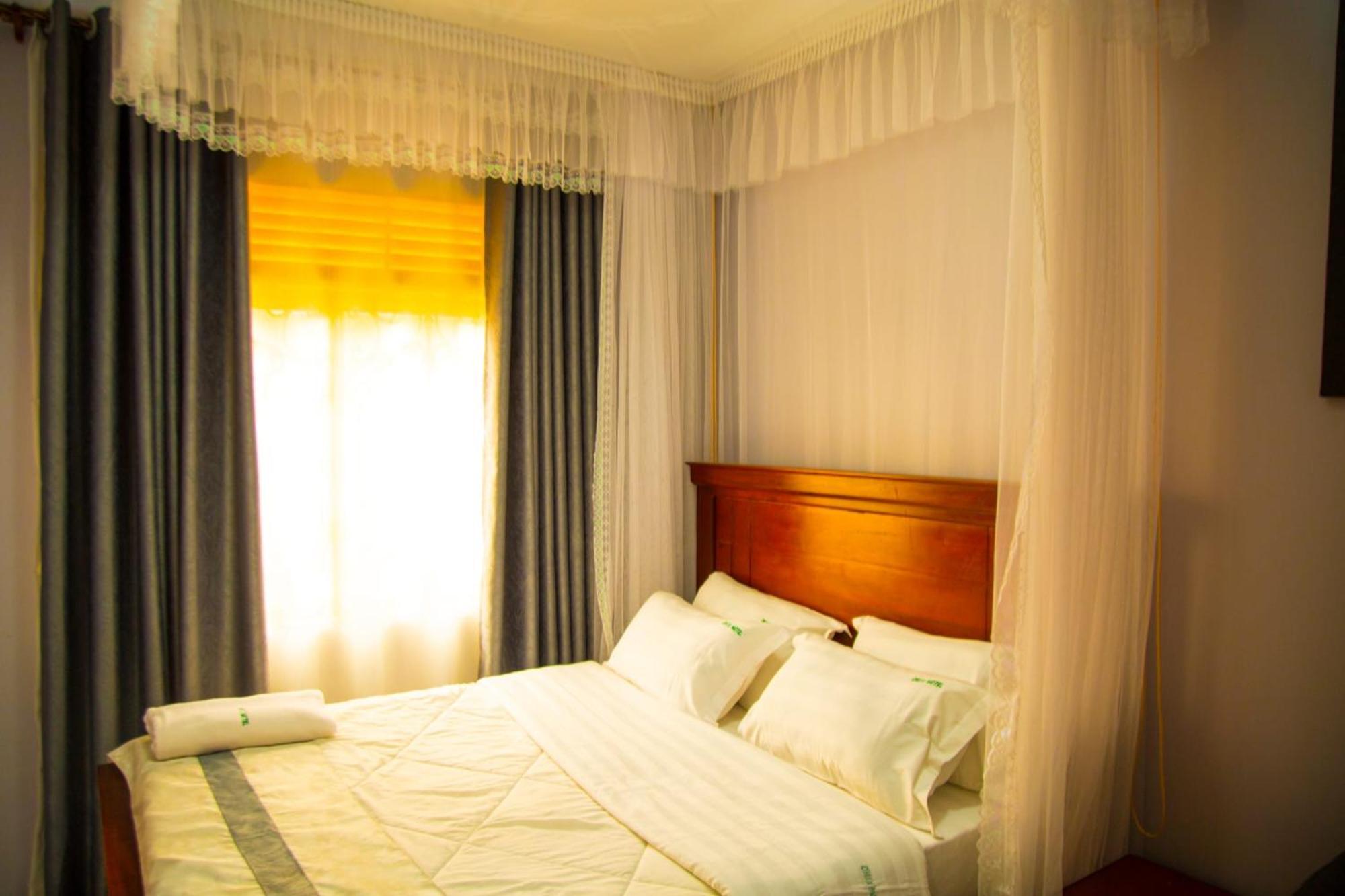 Onyx Motel And Suites Mbarara Bagian luar foto